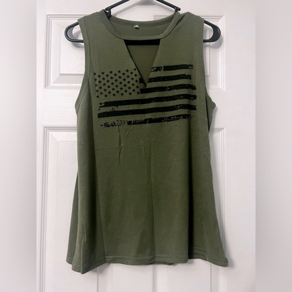 Womens Vneck American Flag tank‎
